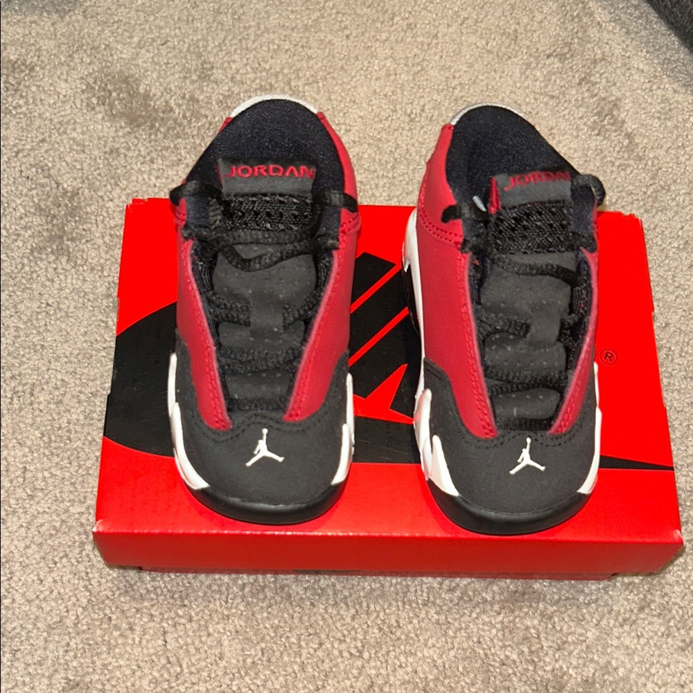 Jordan Kids 1 High OG Sneakers in Red and Black size 5c